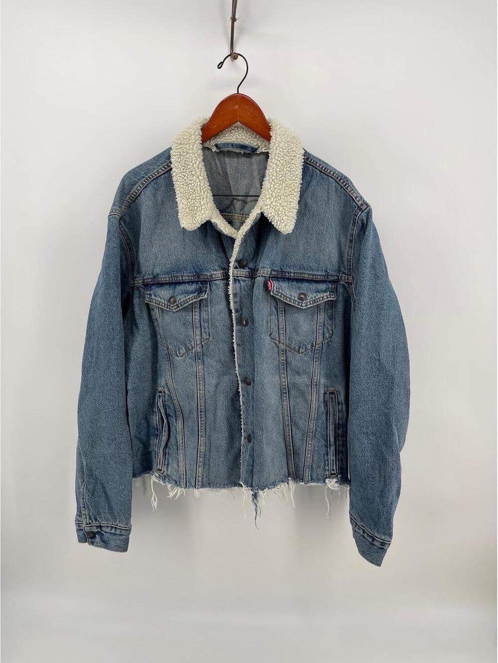 Vintage Levi's Women's Sherpa Trucker Denim Jacket Y2K high neck Women's Medium